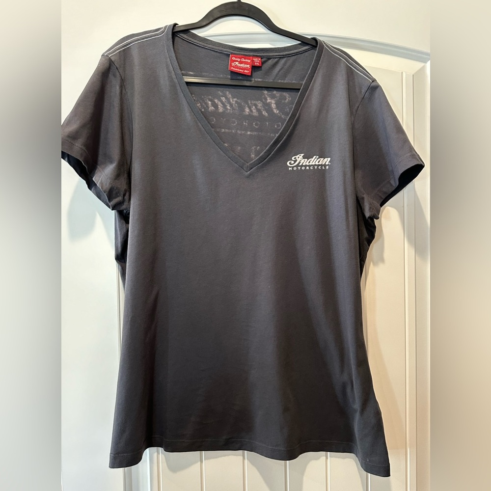 INDIAN MOTORCYCLE BRAND WOMEN’S V-NECK SHORT SLEEVE TEE. SIZE 2XL.